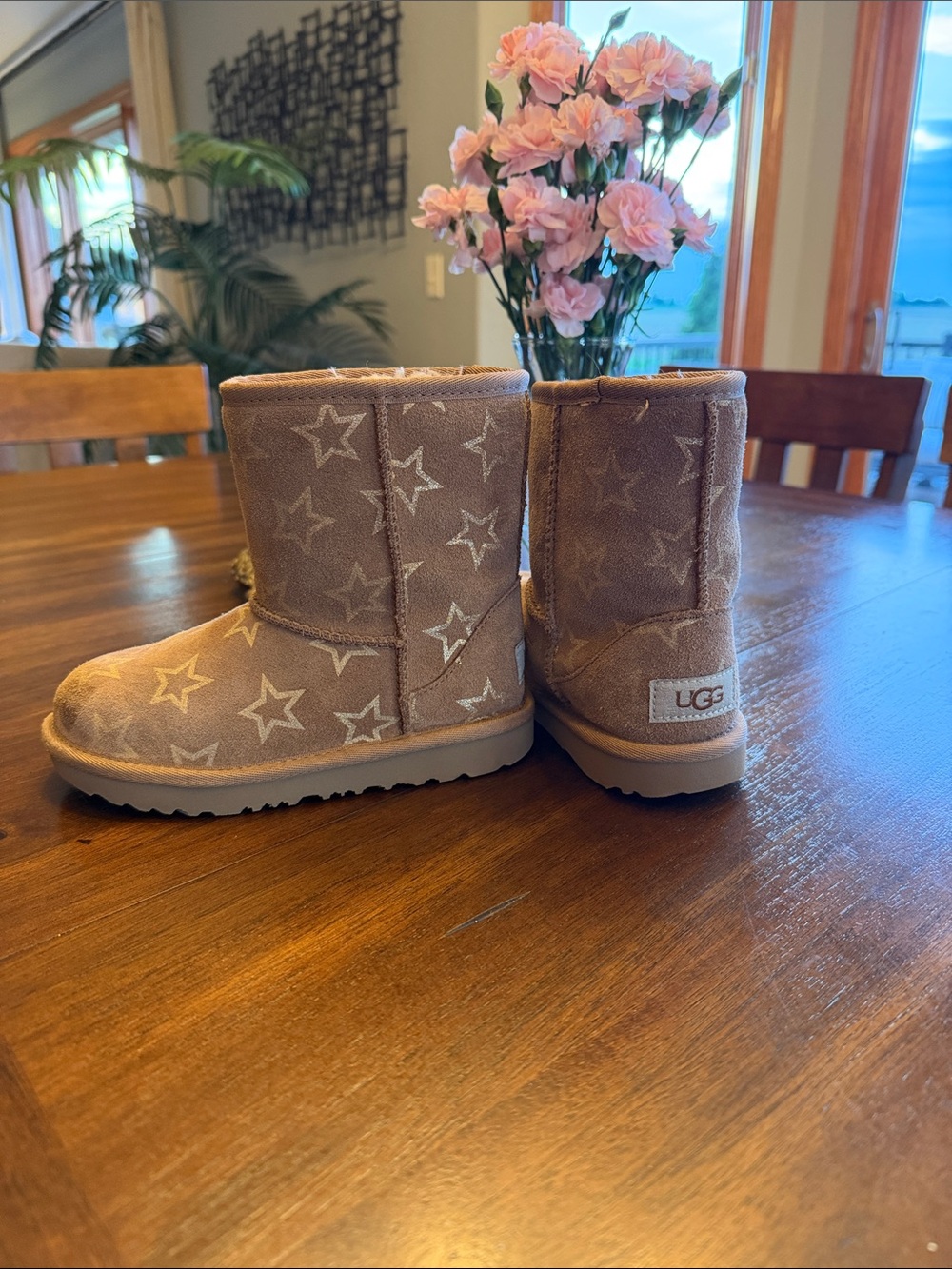 UGG Chestnut Star-Print Classic Short Kids Boots